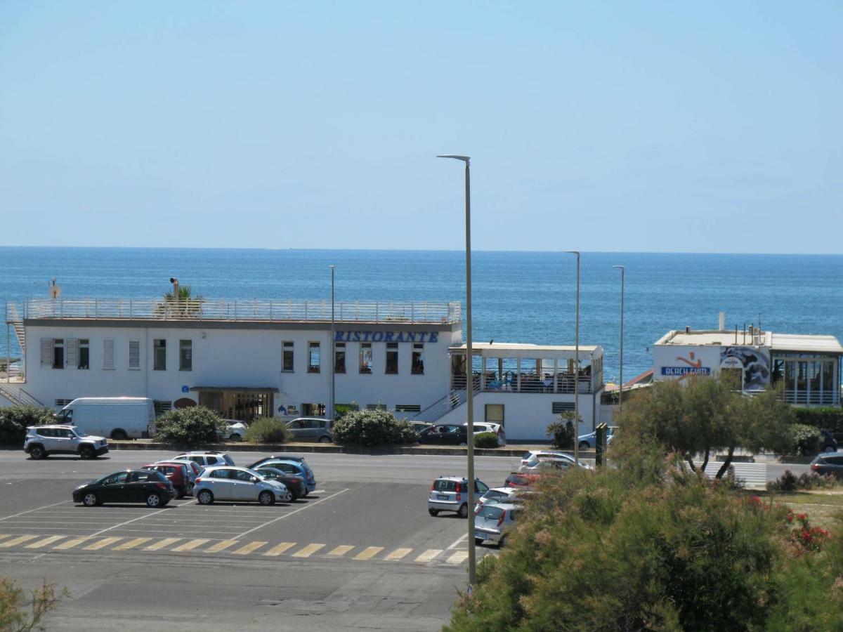 Brezza di Mare Lejlighed Lido di Ostia Eksteriør billede